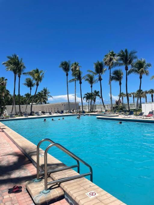 Charming Studio City View! Маями Бийч Екстериор снимка