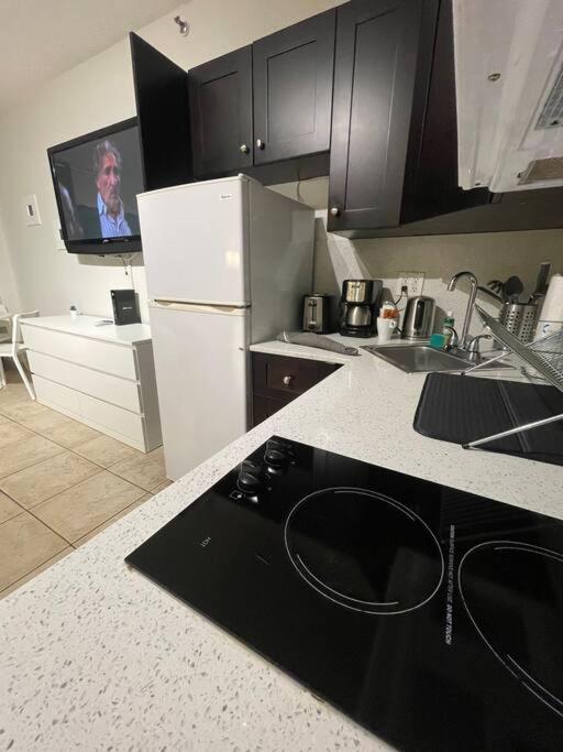 Charming Studio City View! Маями Бийч Екстериор снимка